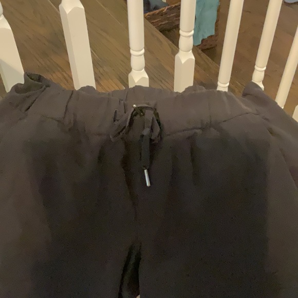 Lululemon Dance Studio Mid-rise Crop size 6 - Picture 3 of 6